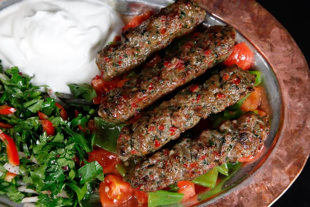 SEBZELİ KUZU ŞİŞ KÖFTE