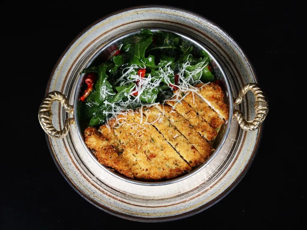 Cotoletta Di pPollo Con Pasta ai Quattro Formaggi