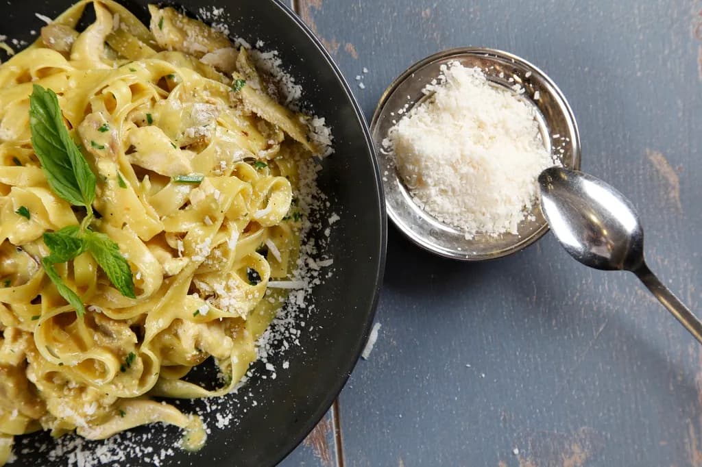 Fettucine Pollo Alfredo