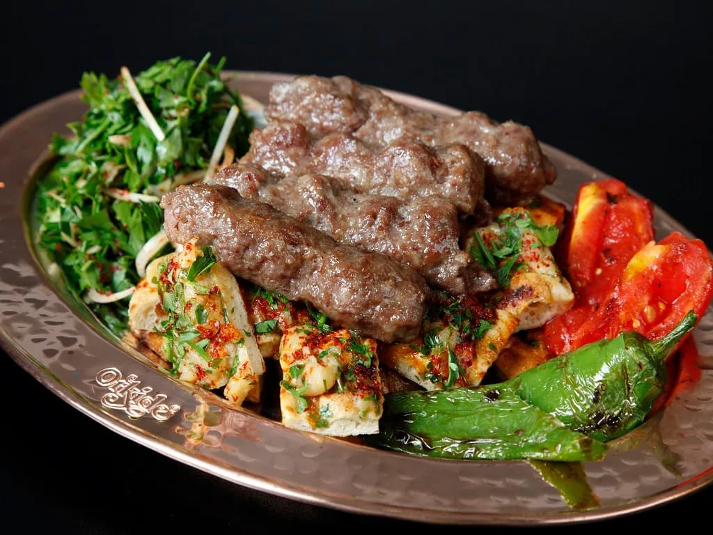 SARIMSAKLI ŞİŞ KÖFTE