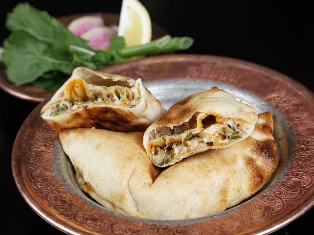PEYNİRLİ BÖREK ( 2 Adet )